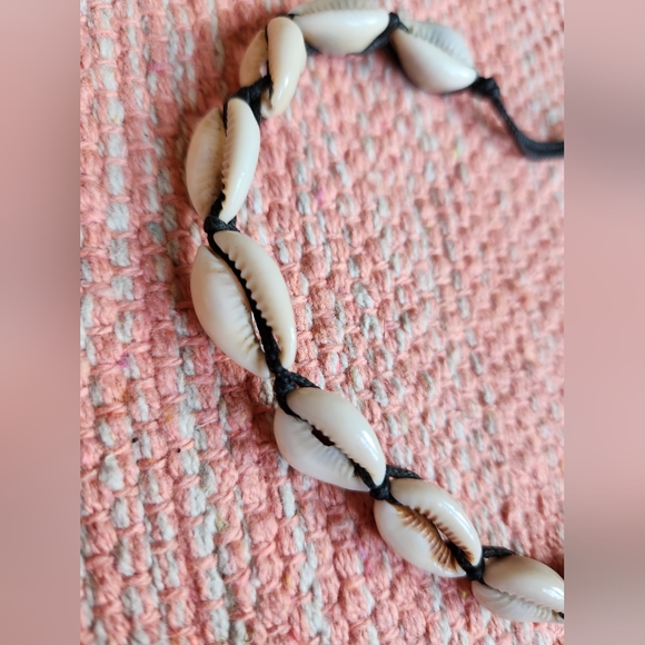 Y2K Shell Beaded Necklace - Picture 3 of 4